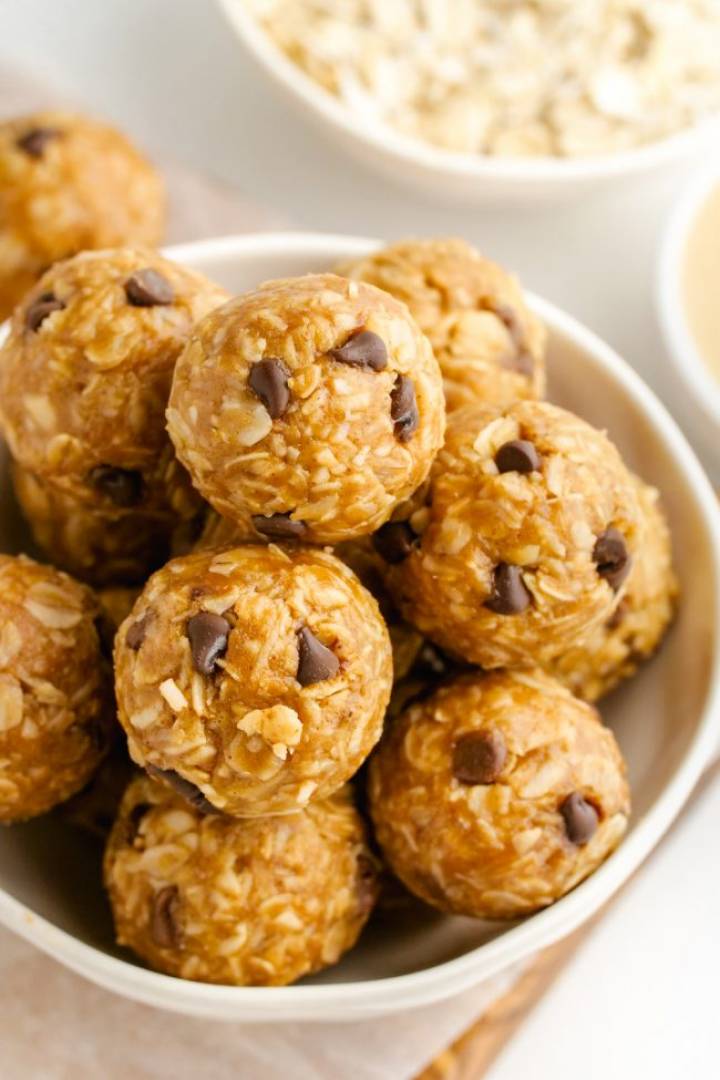 Peanut Butter Chocolate Chip Protein Balls