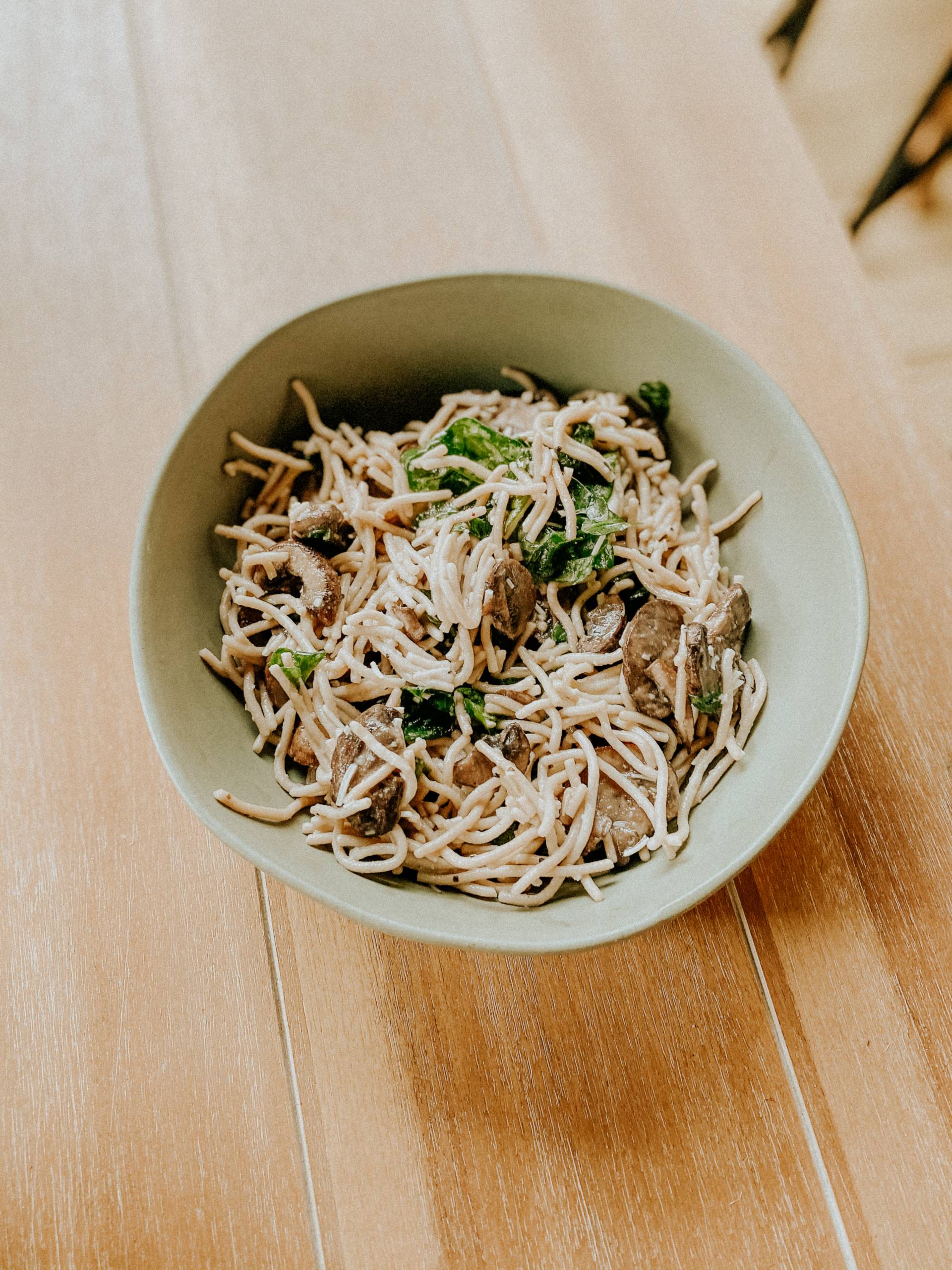 Brown Rice noodles with Mushroom and Spinach