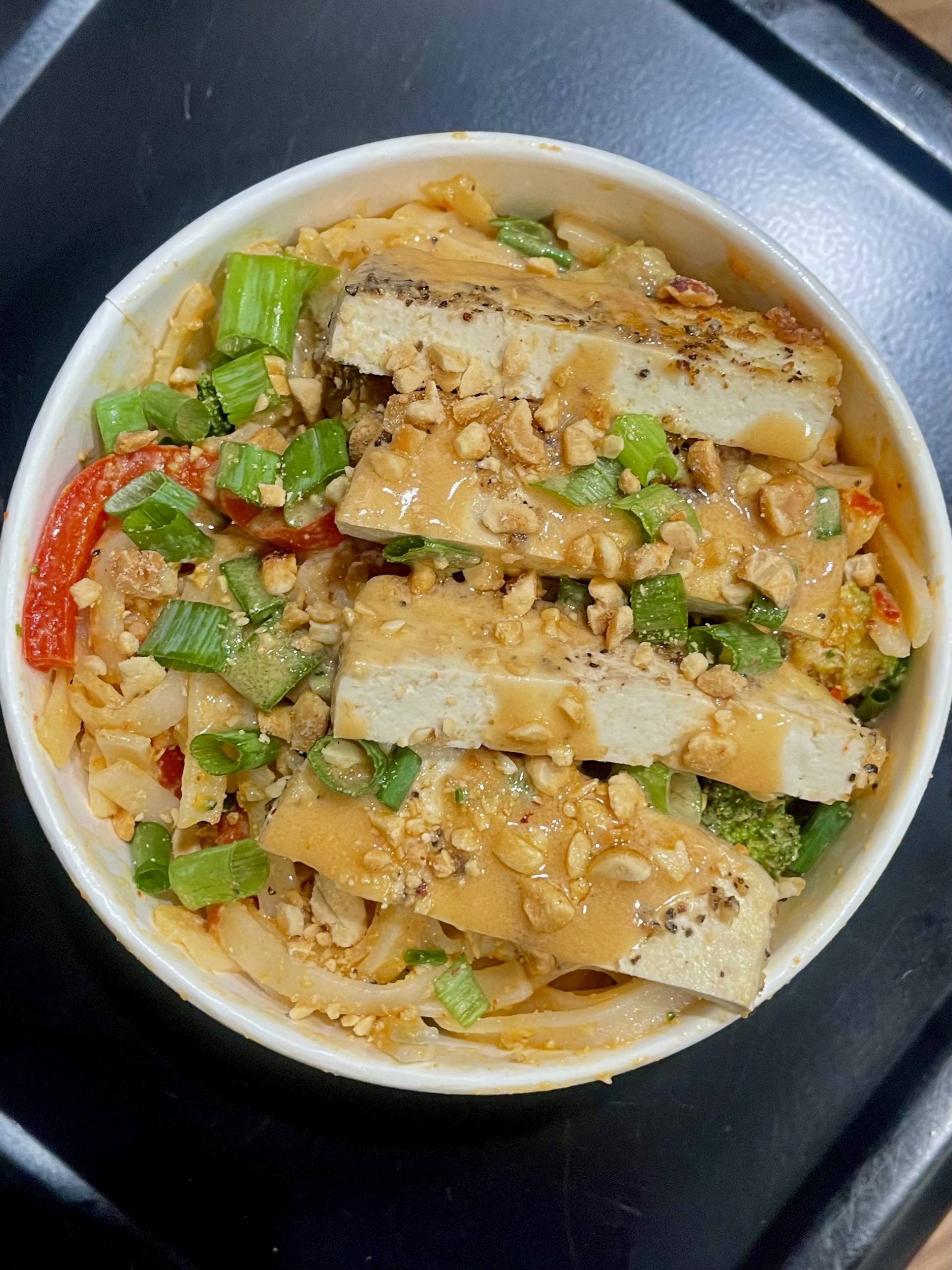 Pad thai with tofu