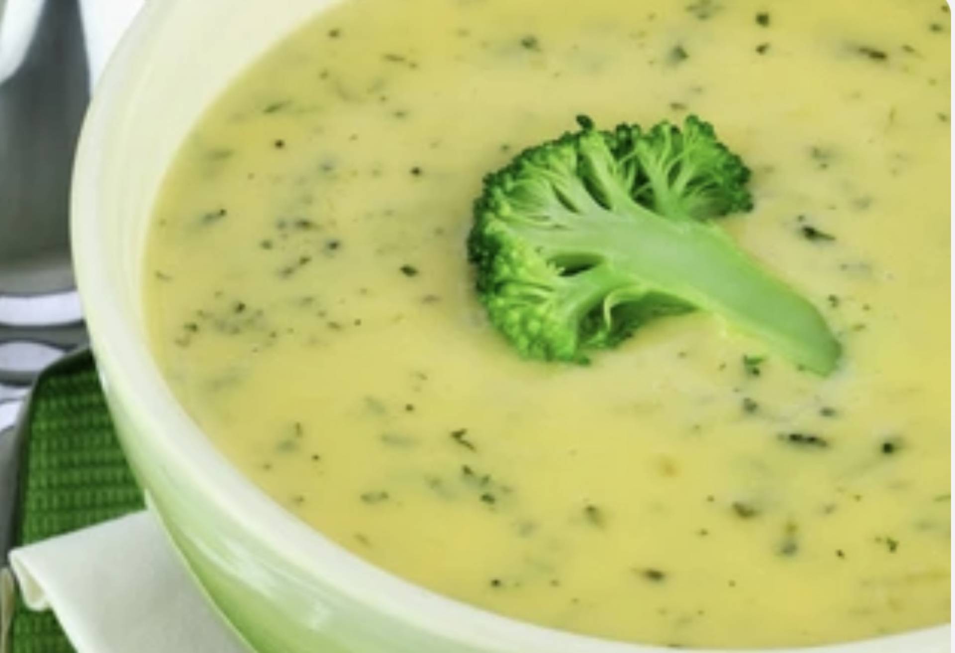 Broccoli, Zucchini, and Vegan Cheese Soup